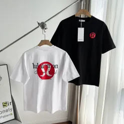 Bestseller der Lululemon-Kollektion mit kurzen Ärmeln und rotem Baumwolllogo