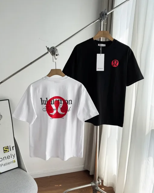 Bestseller der Lululemon-Kollektion mit kurzen Ärmeln und rotem Baumwolllogo