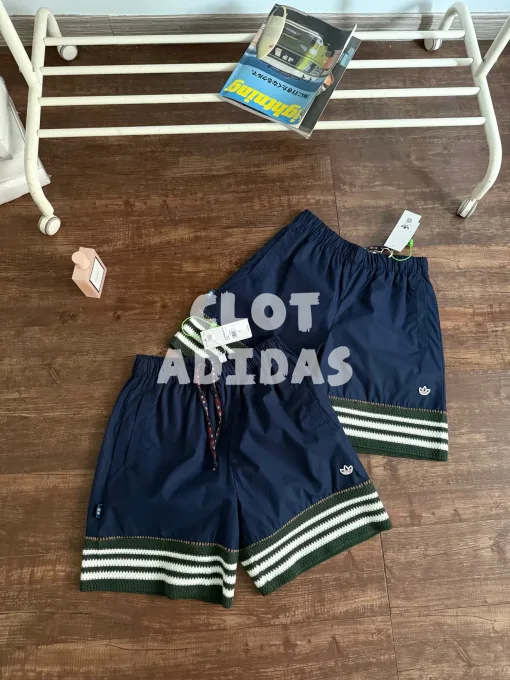 Hochwertige Adidas Shorts aus weißer Seide, Freizeitkollektion