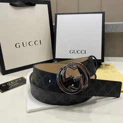 Hochwertiger Gucci Gürtel aus silbernem Rindsleder im klassischen Stil
