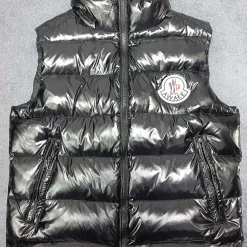 Luxuriöses ärmelloses Moncler-Logo im schwarzen Nylon-Stil