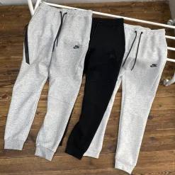 Hochwertige Nike Hose aus grauer Baumwolle, Streetwear-Kollektion