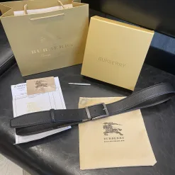 Hochwertiger Burberry-Gürtel aus schwarzem Leder der Classic Collection