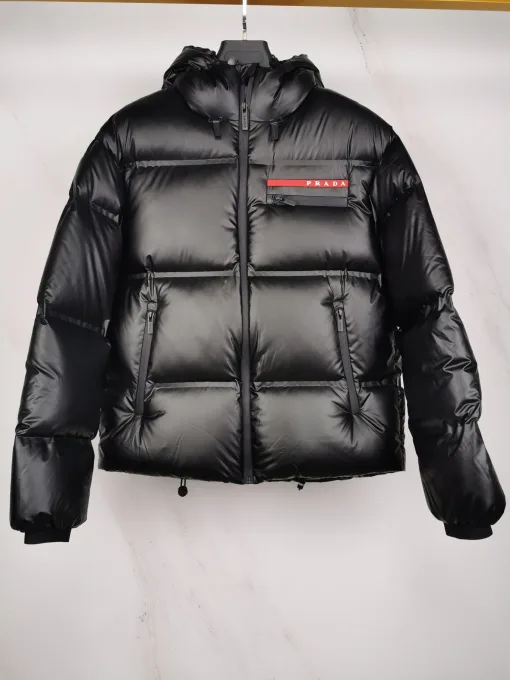 Hochwertige Prada Daunenjacken im Black Style