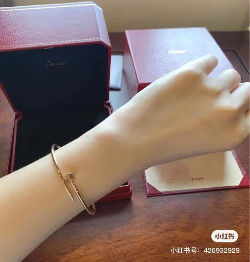 Hochwertiges Cartier-Armband im Goldstil