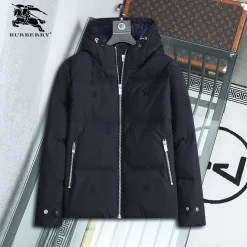 Bestseller Burberry Daunenjacke in weißem Nylon-Stil