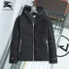 Hochwertige Burberry Daunenjacke aus weißer Nylonkollektion