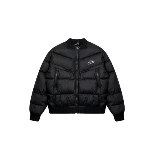 Hochwertiger Nike-Mantel im schwarzen Logo-Stil