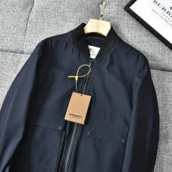 Hochwertige Burberry-Jacke aus schwarzem Leder im klassischen Stil