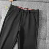 Luxus-Freizeithose von Burberry aus schwarzer Nylon-Freizeitkollektion