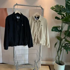 Luxuriöse Carhartt Jacke im Khaki-Stil