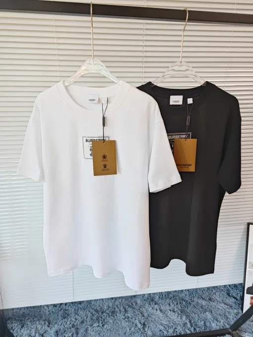 Burberry-Kollektion mit kurzen Ärmeln und schwarzem Baumwolldruck in Premiumqualität