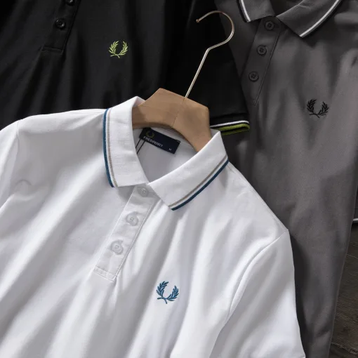 Hochwertiges Kurzarm-Shirt aus schwarzer Baumwolle von Fred Perry aus der Classic Collection