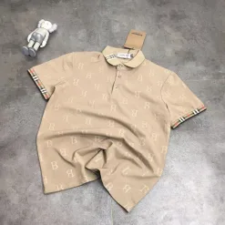 Premium Burberry Kurzarm-Kollektion mit schwarzem Print