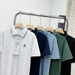 Moncler Kurzarm-T-Shirts in Premiumqualität aus schwarzer Baumwolle, atmungsaktive Kollektion