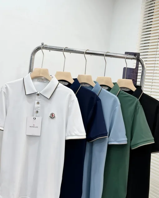 Moncler Kurzarm-T-Shirts in Premiumqualität aus schwarzer Baumwolle, atmungsaktive Kollektion