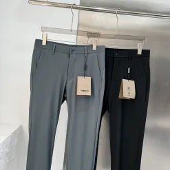 Hochwertige Burberry Freizeithose aus schwarzer Seide, Casual Collection