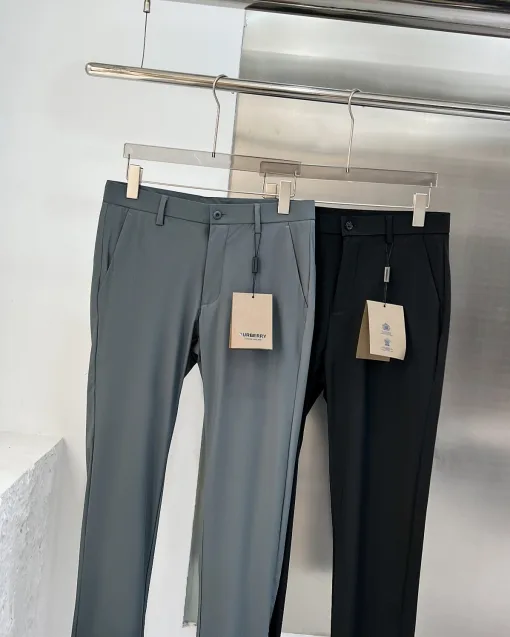 Hochwertige Burberry Freizeithose aus schwarzer Seide, Casual Collection