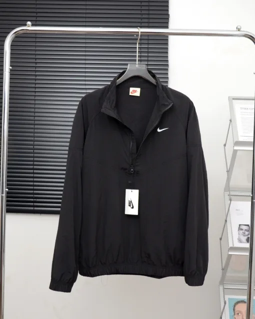 Hochwertige Nike Jacken Schwarz Nylon Minimalistischer Luxus