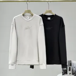 Hochwertige Nike-Jacken in Beige mit Stickerei