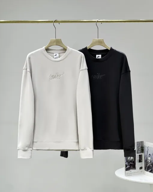 Hochwertige Nike-Jacken in Beige mit Stickerei