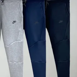 Hochwertige Nike Hose aus schwarzer Baumwolle im Logo-Stil