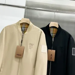 Premium Burberry Mantel aus schwarzer Nylon-Stickerei-Kollektion