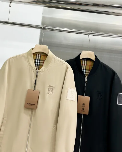 Premium Burberry Mantel aus schwarzer Nylon-Stickerei-Kollektion