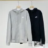 Hochwertiger Nike Mantel in Schwarz im klassischen Stil
