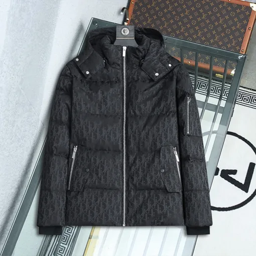 Luxuriöse Dior Daunenjacken aus Nylon-Monogramm-Kollektion