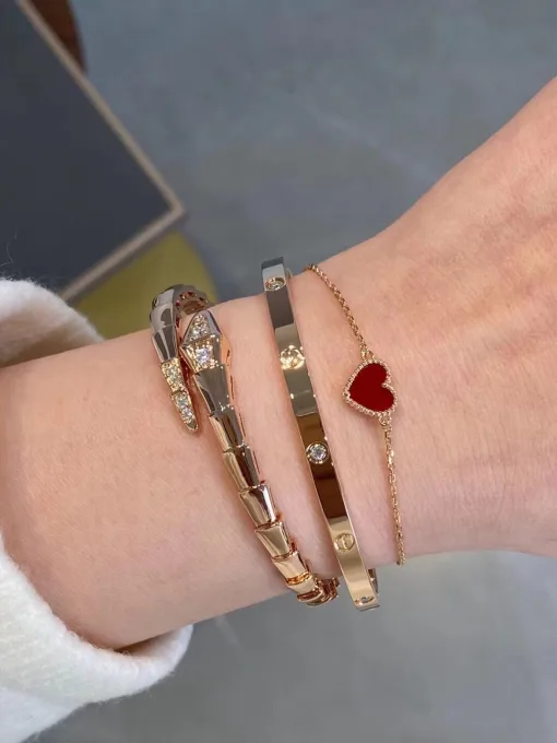 Hochwertiges Bulgari-Armband in Gold, elegante Kollektion