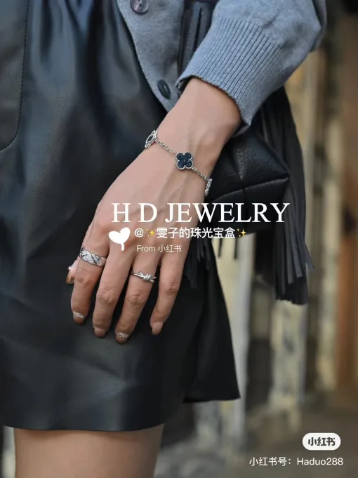 Hochwertiges Van Cleef & Arpels Armband im Golddruck-Stil