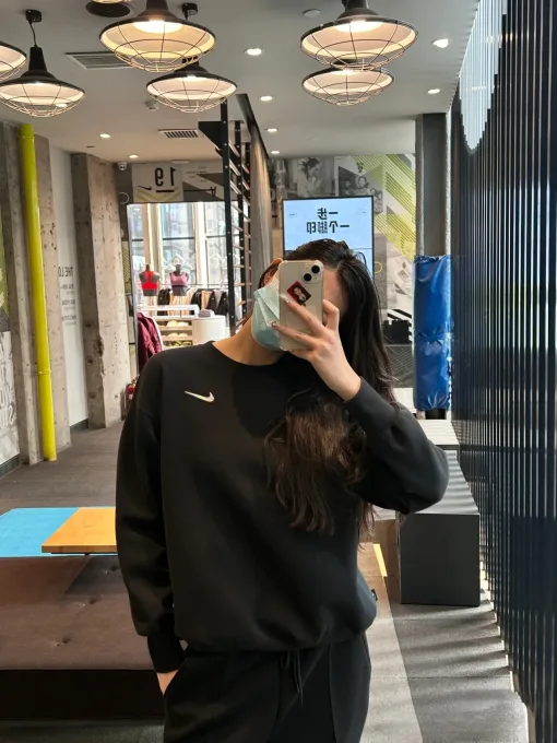 Premium Nike Sweatshirts Rot Strick Chic Style