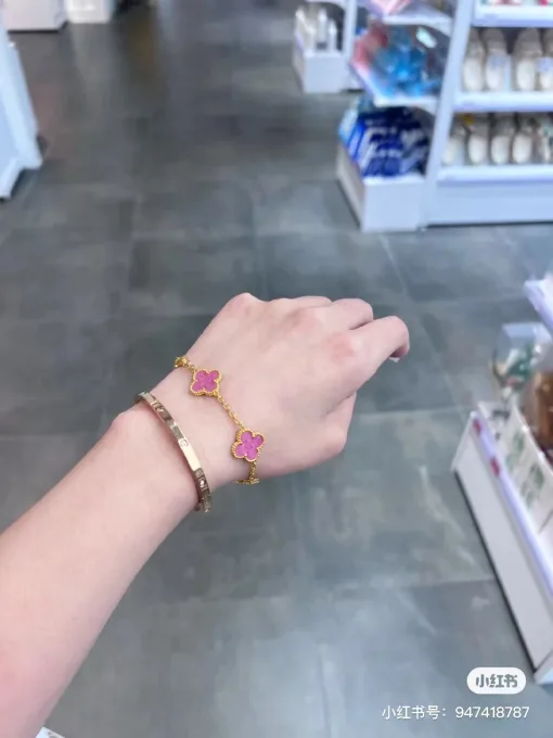 Meistverkauftes Van Cleef & Arpels-Armband in Rosa, eleganter Luxus