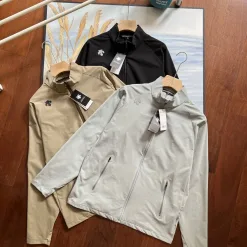 Hochwertiger Descente-Mantel in Schwarz, lässiger Stil