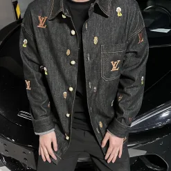 Hochwertige Louis Vuitton Jacken im Denim-Stil mit Stickerei