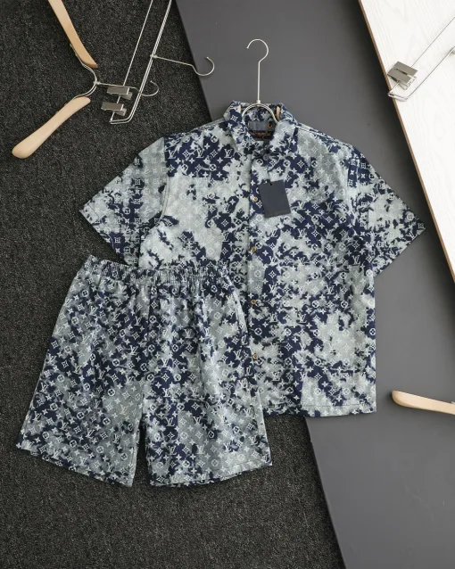 Luxuriöses Kurzarmhemd von Louis Vuitton aus der Blue Denim Print Kollektion