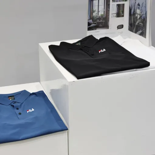 Hochwertiges Fila Kurzarmshirt aus weißer Seide im klassischen Stil