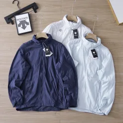 Hochwertiger Descente-Mantel in Blau, Nylon, atmungsaktiv, luxuriös