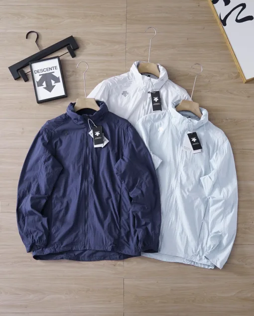 Hochwertiger Descente-Mantel in Blau, Nylon, atmungsaktiv, luxuriös