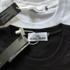 Hochwertige Stone Island Kurzarm-Kollektion mit schwarzem Baumwolldruck
