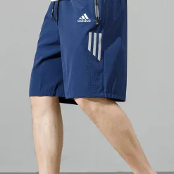 Luxuriöse Adidas Shorts Graue Seidenstreifenkollektion