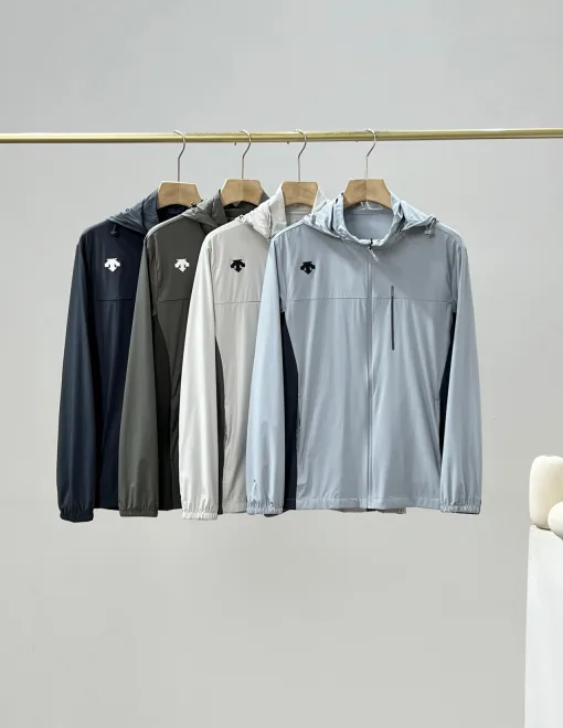 Hochwertiges Descente Kurzarm-Nylon im Marine-Stil