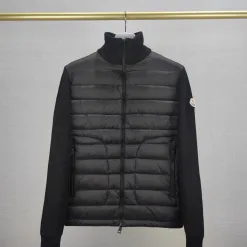 Hochwertiger Moncler-Mantel in Blau