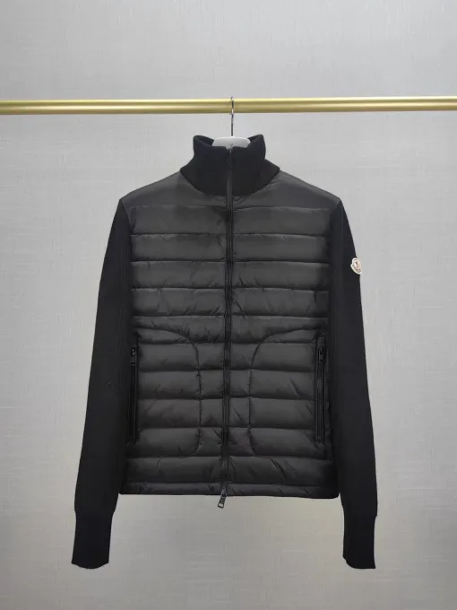 Hochwertiger Moncler-Mantel in Blau