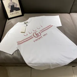 Hochwertige Gucci Kurzarm-Kollektion mit weißem Baumwolldruck