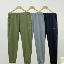 Luxuriöse Nike Hose in Schwarz, atmungsaktive Kollektion