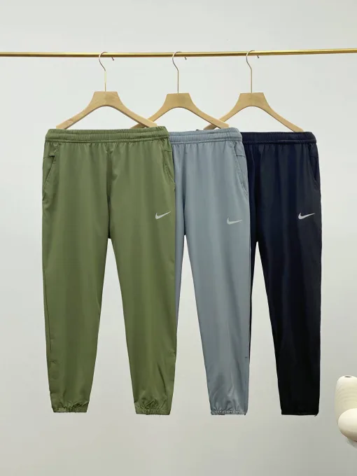 Luxuriöse Nike Hose in Schwarz, atmungsaktive Kollektion