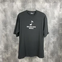 Hochwertiges Balenciaga T-Shirt im Baumwollstil