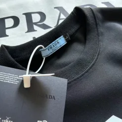 Hochwertige Prada Sweatshirts Schwarz Klassischer Stil